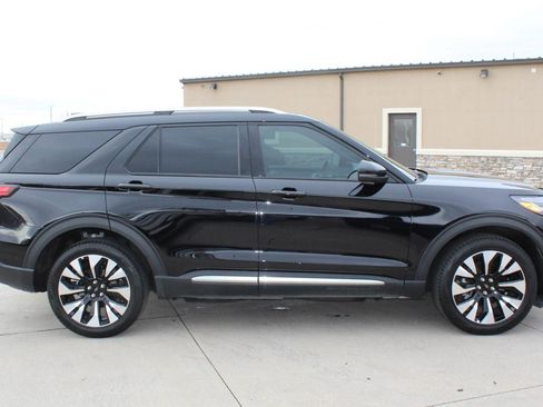 Used 2025 Ford Explorer Platinum w/ LUX Leather Package AWD/4WD image 22