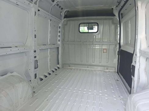 Used 2024 RAM ProMaster 2500 w/ Convenience Group FWD image 5