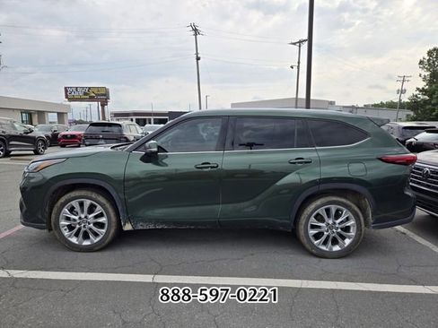 Used 2023 Toyota Highlander Limited FWD image 2