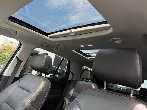 Used 2021 Chevrolet Traverse Premier w/ Redline Edition FWD image 18