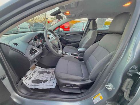 Used 2018 Chevrolet Cruze LT w/ Convenience Package image 13