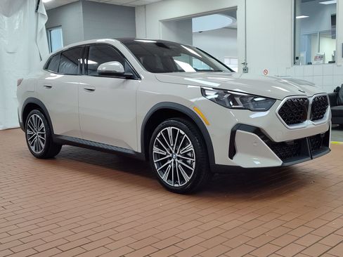Used 2026 BMW X2 xDrive28i w/ Technology Package AWD/4WD image 5