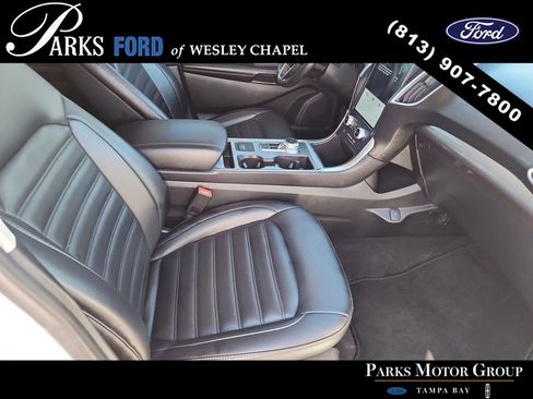 Used 2023 Ford Edge SEL image 9