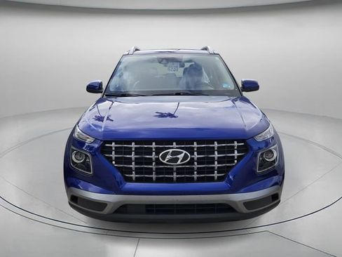 Certified 2022 Hyundai Venue Limited image 3