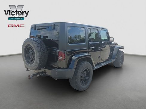 Used 2016 Jeep Wrangler Unlimited Sahara w/ Connectivity Group AWD/4WD image 18