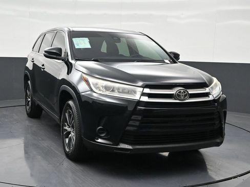 Used 2018 Toyota Highlander LE image 7
