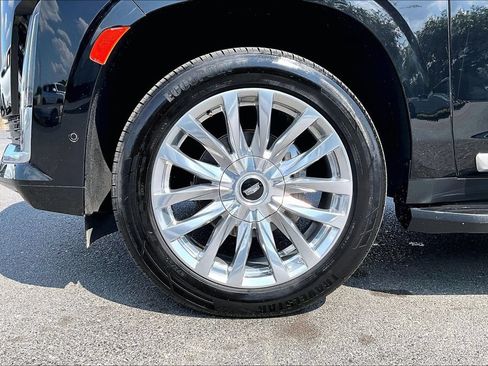 Used 2024 Cadillac Escalade Premium Luxury AWD/4WD image 36