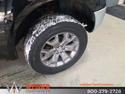 Used 2014 Nissan Frontier SL w/ SL Moonroof Package image 4