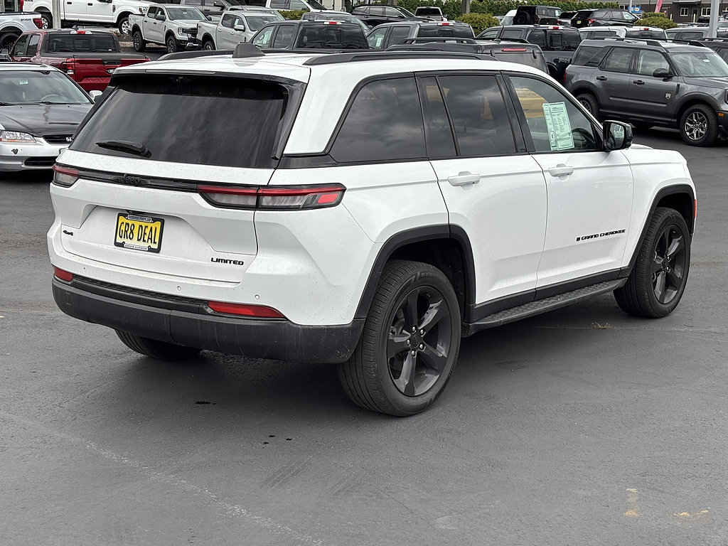 Used 2024 Jeep Grand Cherokee Limited w/ Luxury Tech Group II AWD/4WD image 5