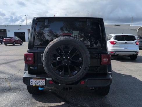 Used 2024 Jeep Wrangler Unlimited Sahara w/ Technology Group AWD/4WD image 6