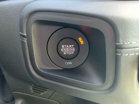 New 2025 Jeep Gladiator Rubicon w/ Technology Group image 20