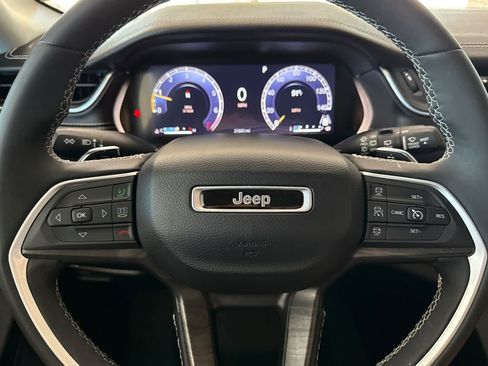Used 2024 Jeep Grand Cherokee L Limited w/ Black Appearance Package AWD/4WD image 27