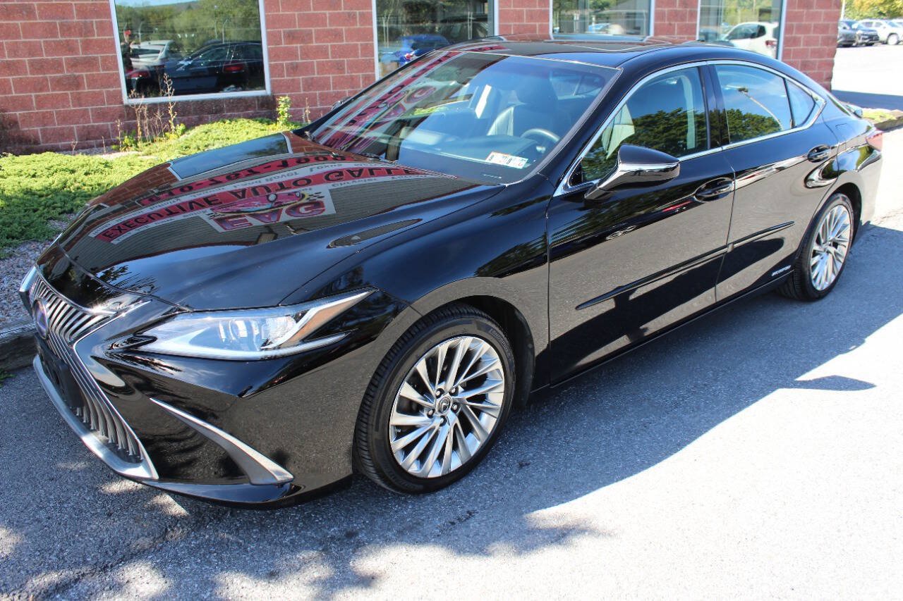 Used 2020 Lexus ES 300h w/ Accessory Package 2 FWD image 2