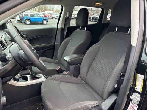 Used 2019 Jeep Compass Sport image 4