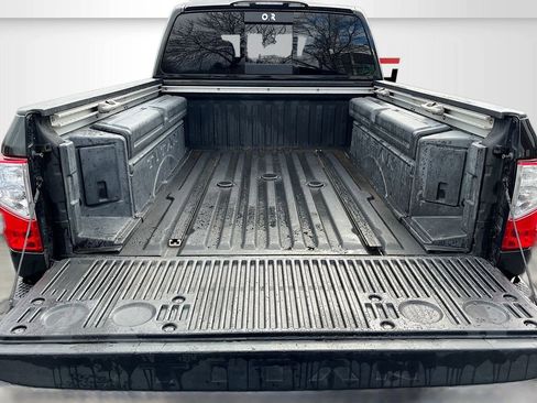 Used 2018 Nissan Titan PRO-4X w/ Pro-4x Convenience Package AWD/4WD image 27