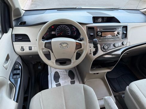 Used 2013 Toyota Sienna L image 12