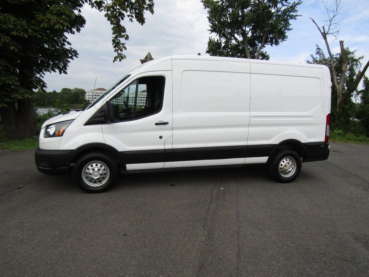 Used 2024 Ford Transit 250 148 Medium Roof Extended AWD image 3