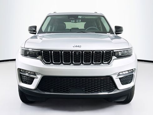 Used 2022 Jeep Grand Cherokee Limited 4xe w/ Luxury Tech Group II AWD/4WD image 2