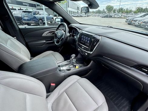 Used 2023 Chevrolet Traverse LT AWD/4WD image 17