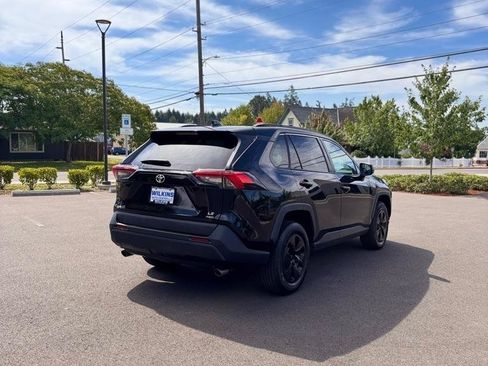 Used 2020 Toyota RAV4 LE AWD/4WD image 5