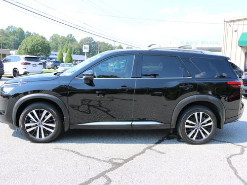 Used 2025 Nissan Pathfinder Platinum AWD/4WD image 2