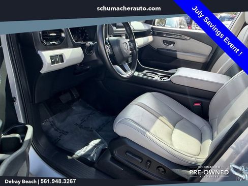 Used 2023 Honda Pilot Touring image 11