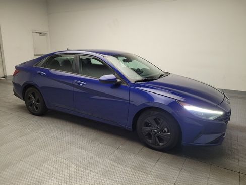 Used 2022 Hyundai Elantra SEL w/ Preferred Accessory Package FWD image 11