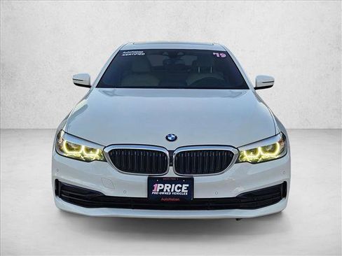 Used 2019 BMW 530e w/ Premium Package image 2