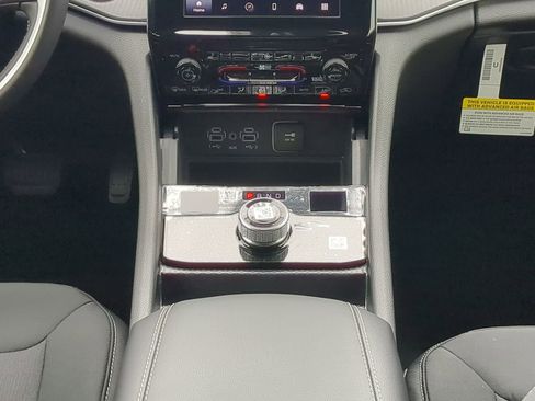 New 2025 Jeep Grand Cherokee Laredo X w/ Luxury Tech Group I image 17