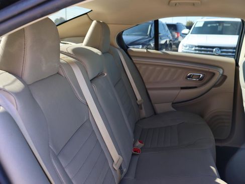 Used 2019 Ford Taurus SE image 16