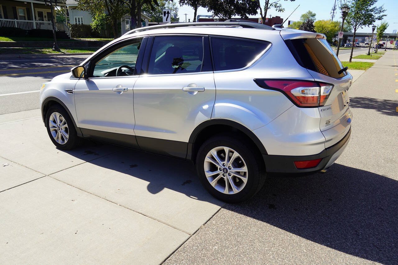 Used 2017 Ford Escape SE w/ Equipment Group 201A AWD/4WD image 10