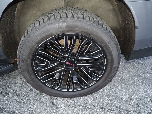 Used 2022 GMC Yukon SLT w/ SLT Premium Package image 40