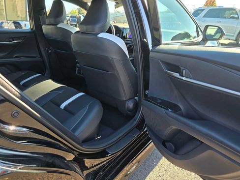 Used 2025 Toyota Camry SE image 15