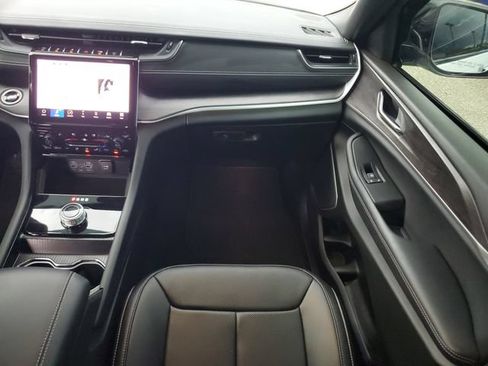 Certified 2025 Jeep Grand Cherokee Limited w/ Luxury Tech Group II RWD image 21