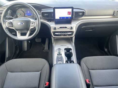 Used 2022 Ford Explorer XLT image 10
