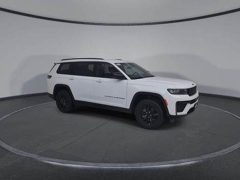New 2026 Jeep Grand Cherokee L 4WD image 17