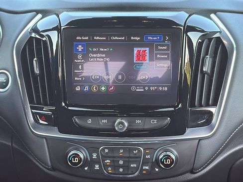 Used 2023 Chevrolet Traverse LT w/ Rear Camera Mirror Package AWD/4WD image 17