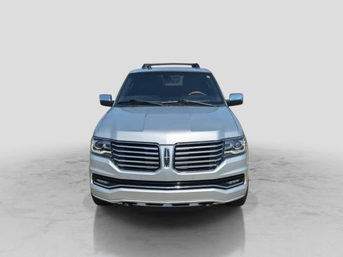 Used 2017 Lincoln Navigator Select AWD/4WD image 3