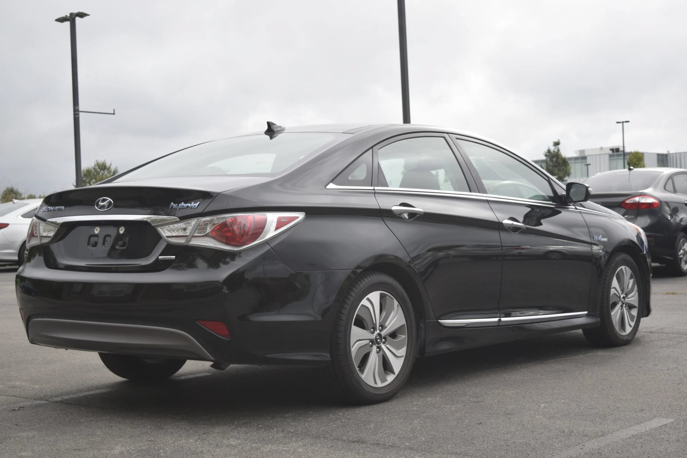 Used 2015 Hyundai Sonata Limited w/ Option Group 02 FWD image 4