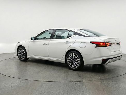 Used 2025 Nissan Altima 2.5 SV image 6