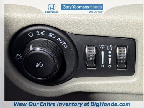 Used 2021 Chrysler Pacifica Touring-L image 24