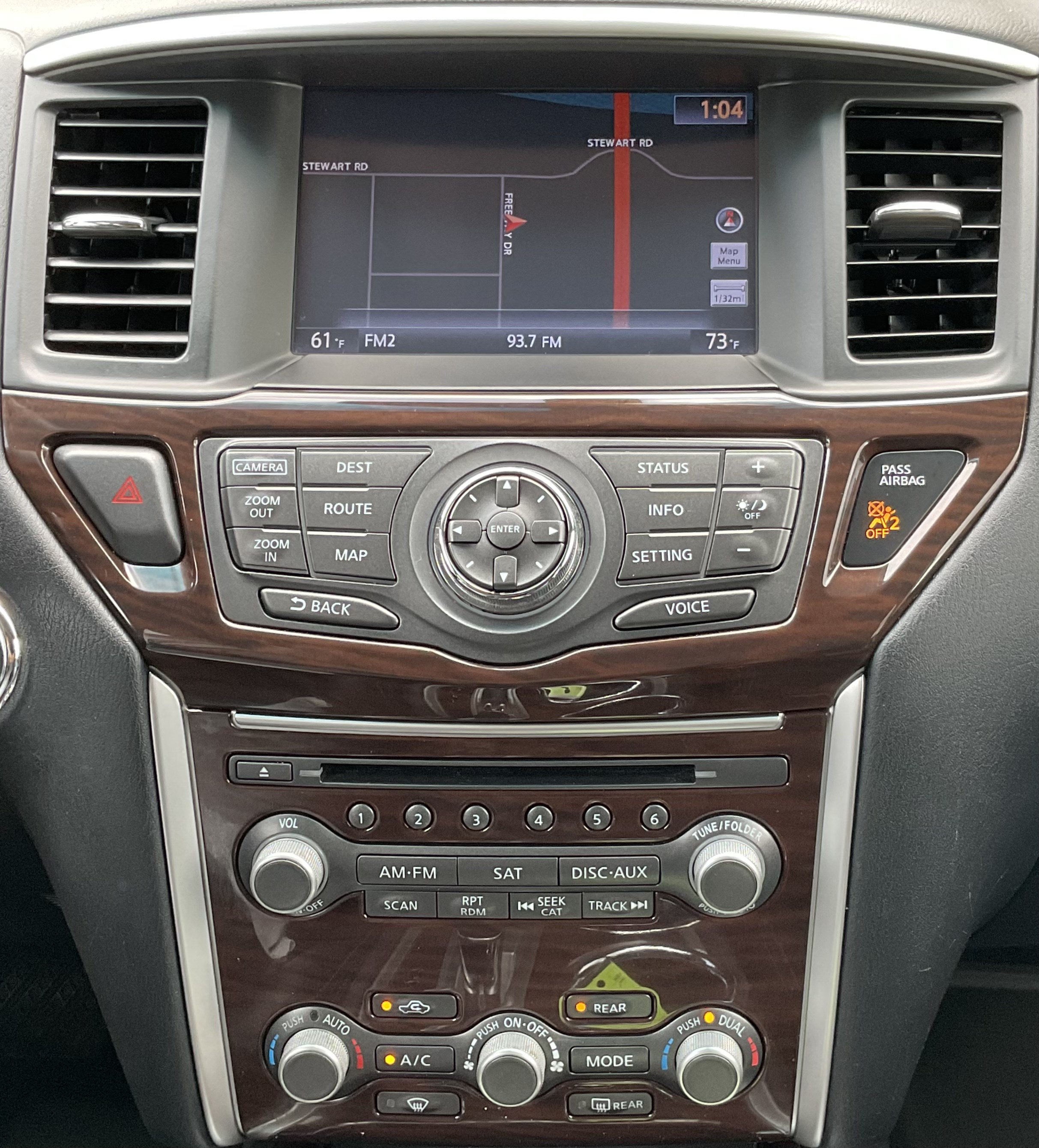 Used 2015 Nissan Pathfinder Platinum FWD image 18