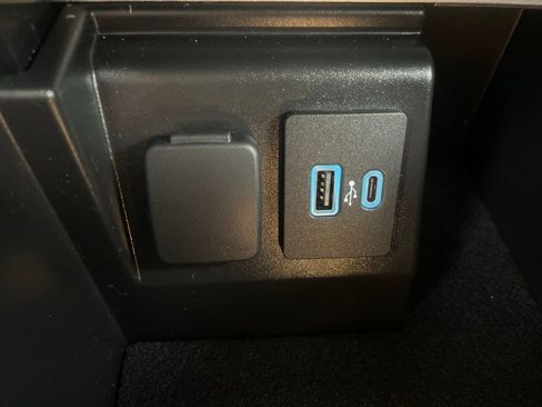 Used 2022 Ford Explorer XLT w/ Equipment Group 202A image 17