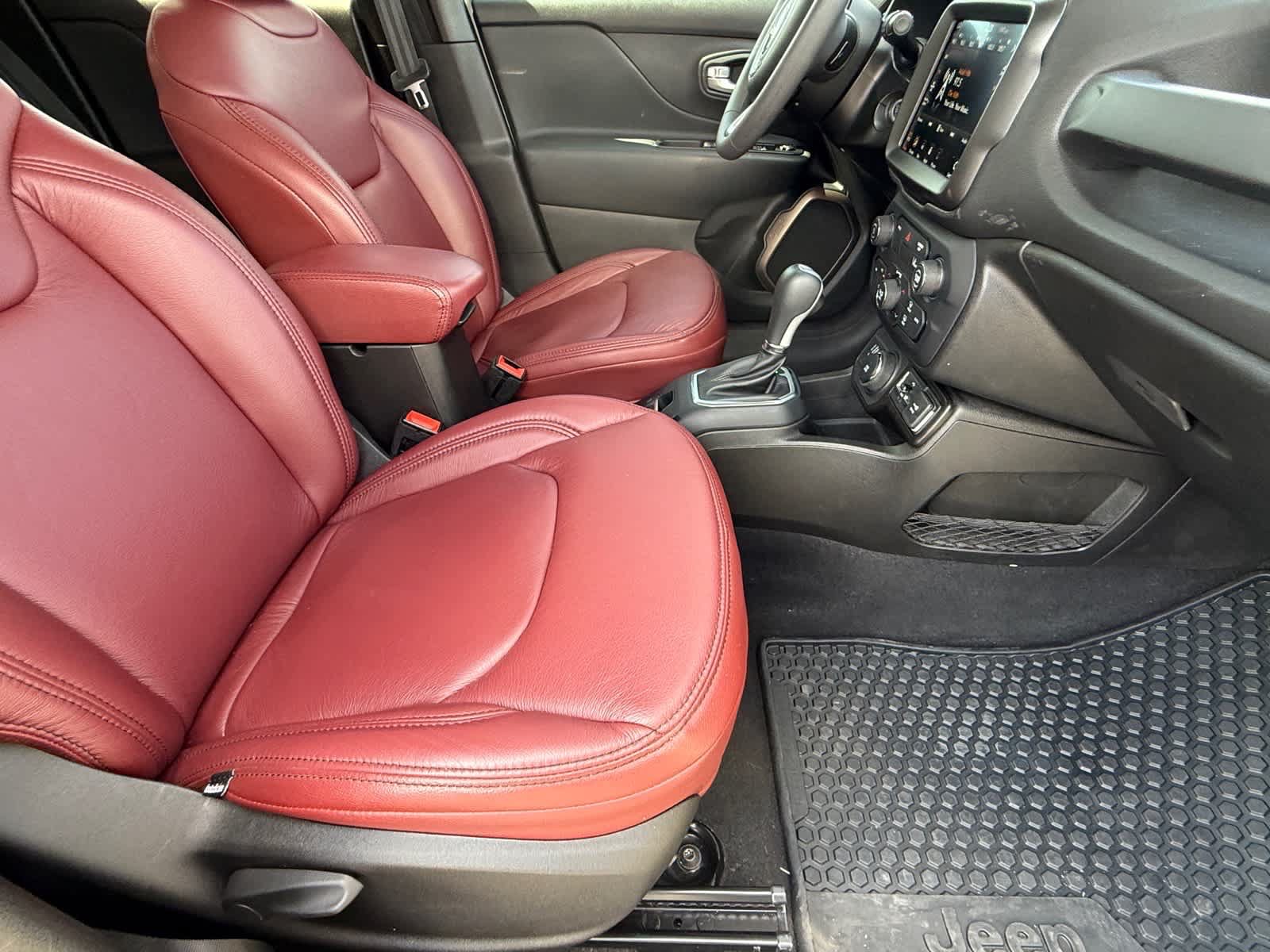 Used 2023 Jeep Renegade Latitude AWD/4WD image 10