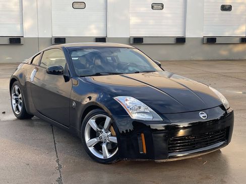 Used 2005 Nissan 350Z 35th Anniversary Edition w/ (N93) Cargo Convenience Pkg RWD image 1