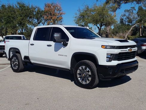 Used 2024 Chevrolet Silverado 2500 Custom w/ Custom Value Package image 9