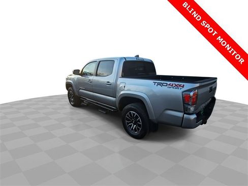 Used 2022 Toyota Tacoma TRD Sport image 6