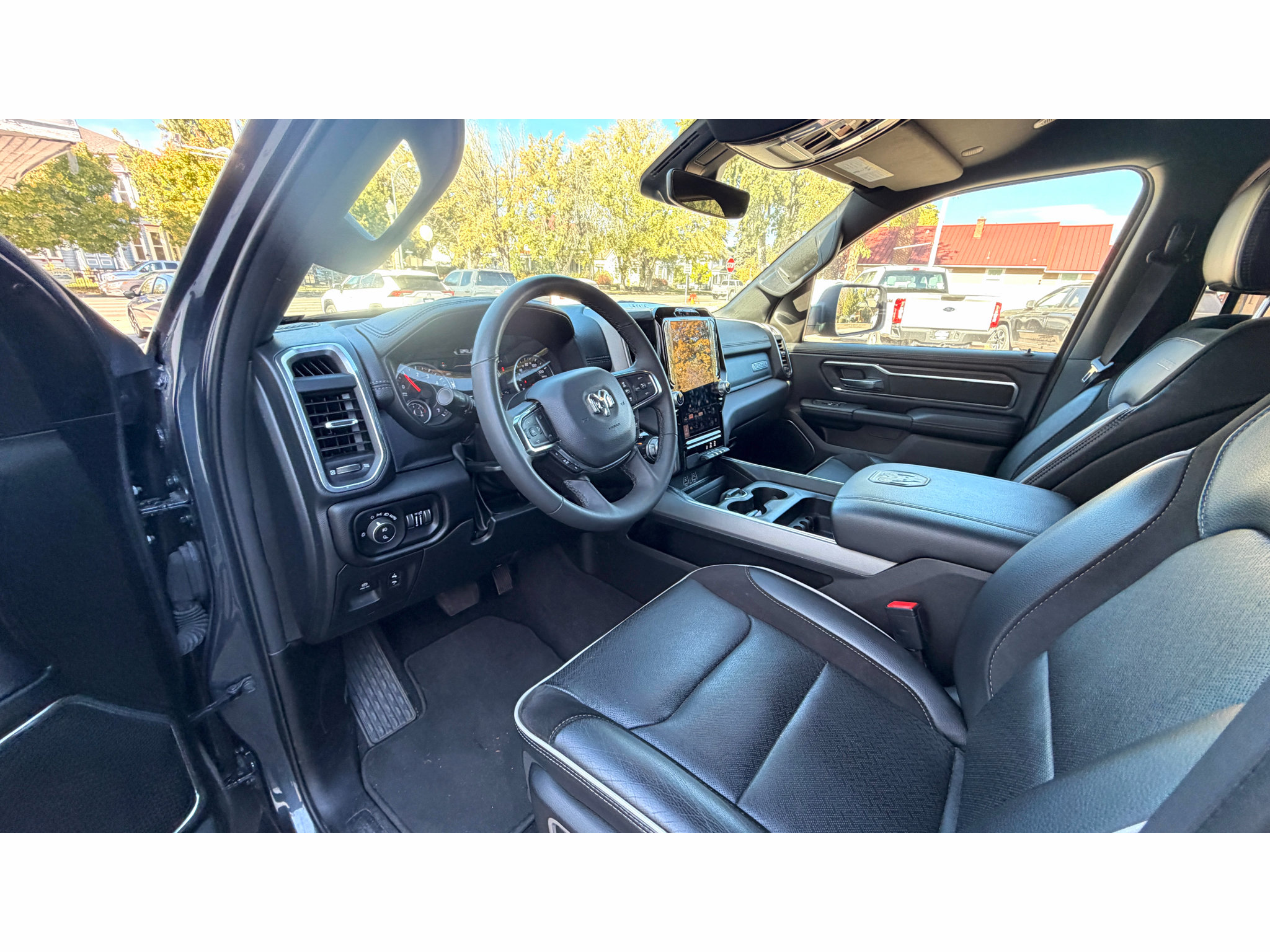 Used 2026 RAM 1500 Laramie AWD/4WD image 15