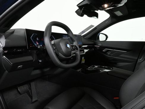 Used 2026 BMW 530i xDrive w/ Premium Package image 15