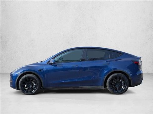 Used 2022 Tesla Model Y Long Range image 8
